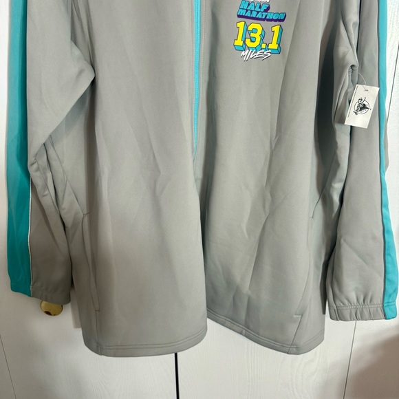 NWT. Disney RunDisney jacket. Size: XL, 3XL - Picture 4 of 16